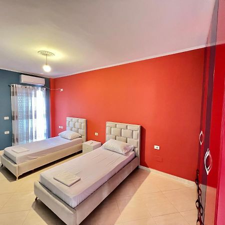 SarandëErmis Apartamentアパートメント エクステリア 写真