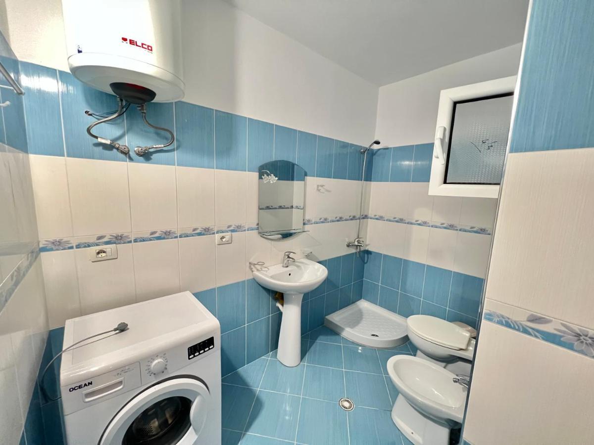 SarandëErmis Apartamentアパートメント エクステリア 写真
