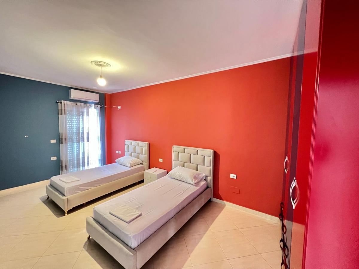 SarandëErmis Apartamentアパートメント エクステリア 写真