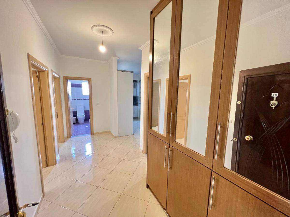 SarandëErmis Apartamentアパートメント エクステリア 写真