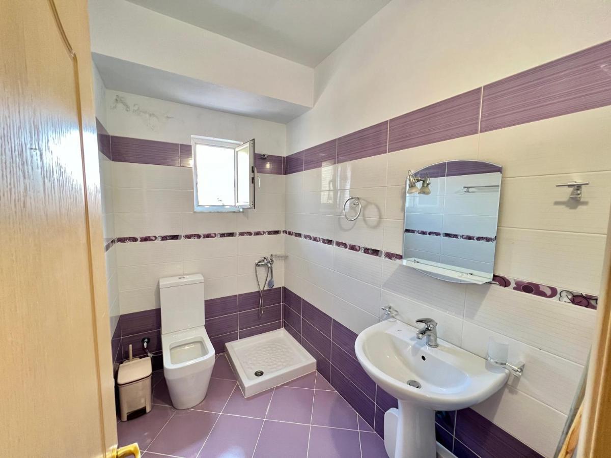 SarandëErmis Apartamentアパートメント エクステリア 写真