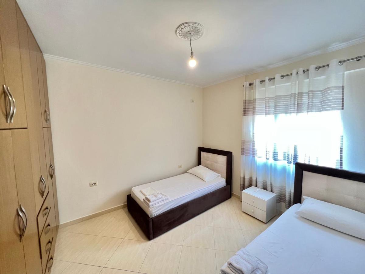 SarandëErmis Apartamentアパートメント エクステリア 写真