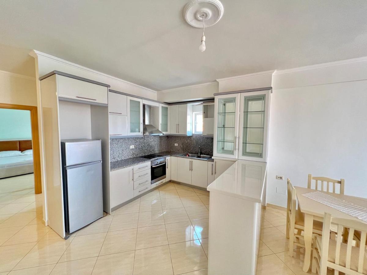 SarandëErmis Apartamentアパートメント エクステリア 写真