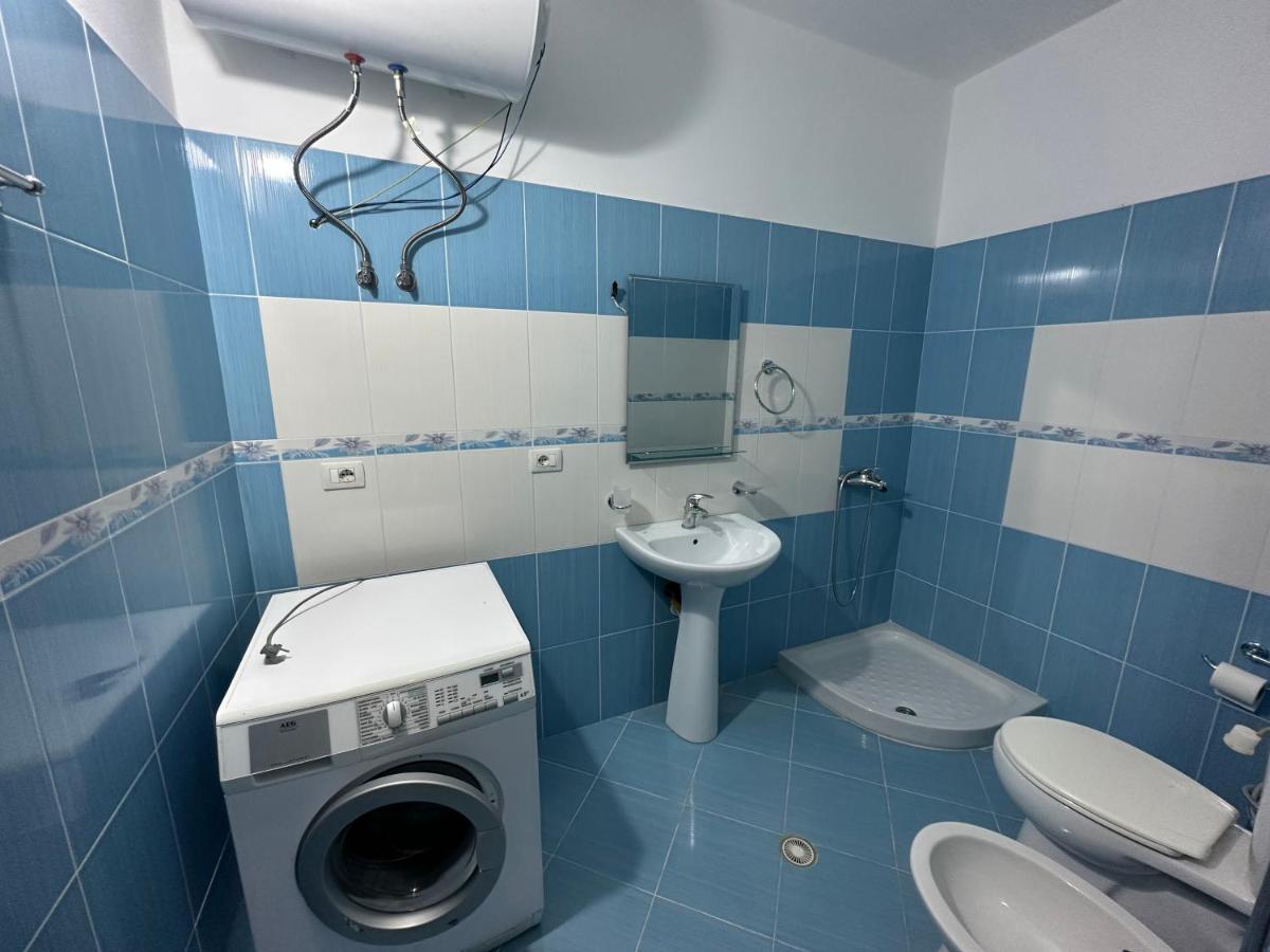 SarandëErmis Apartamentアパートメント エクステリア 写真