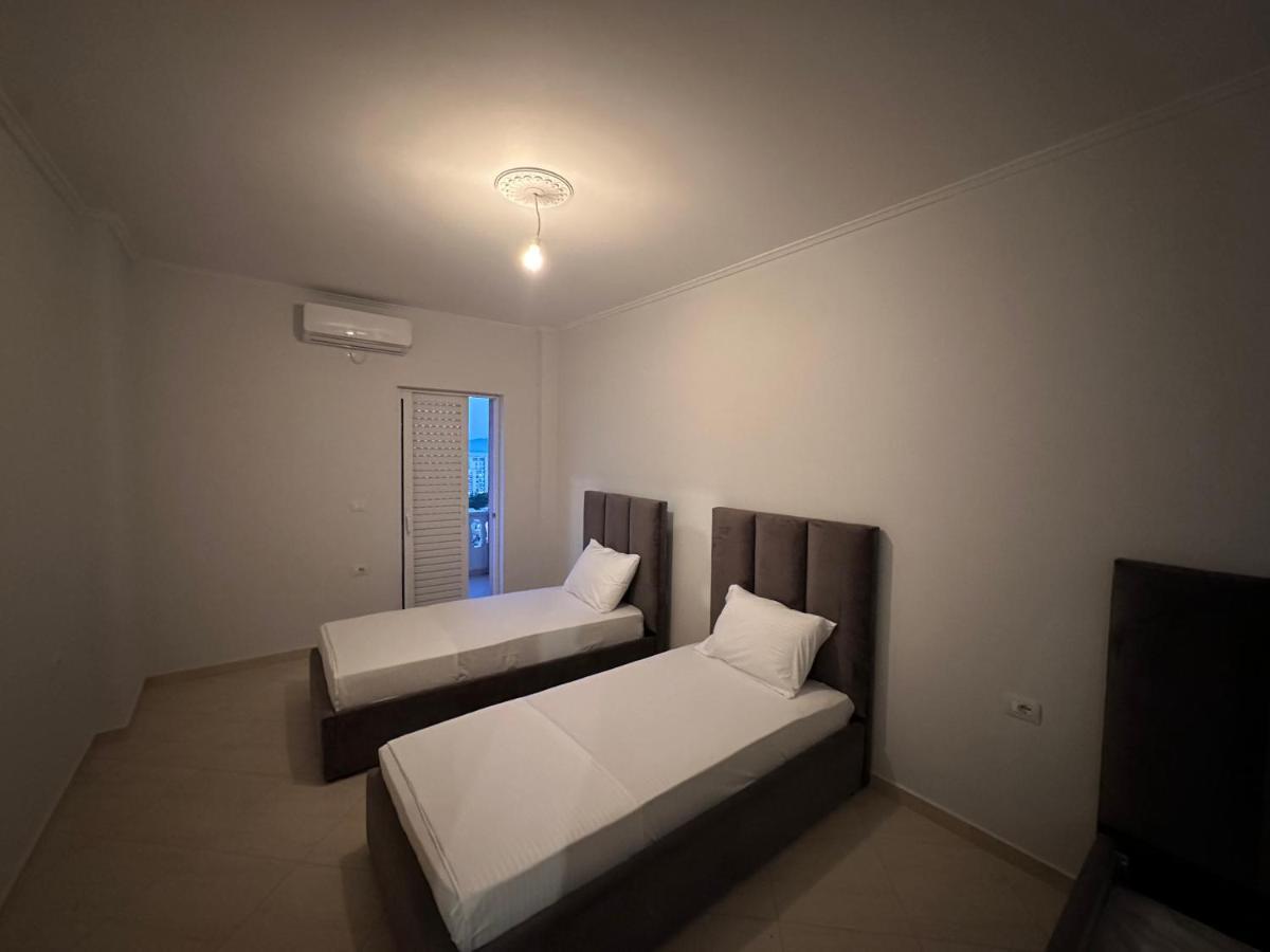 SarandëErmis Apartamentアパートメント エクステリア 写真