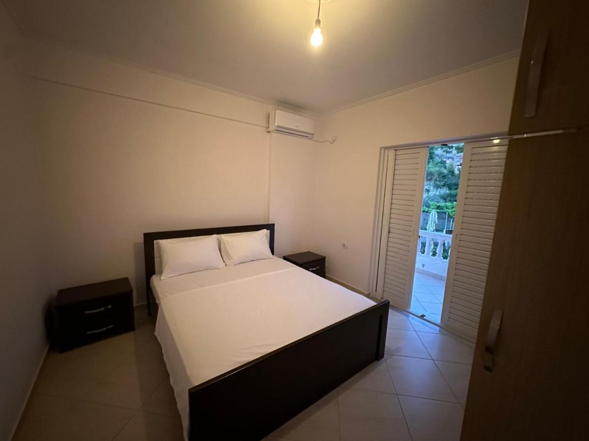 SarandëErmis Apartamentアパートメント エクステリア 写真