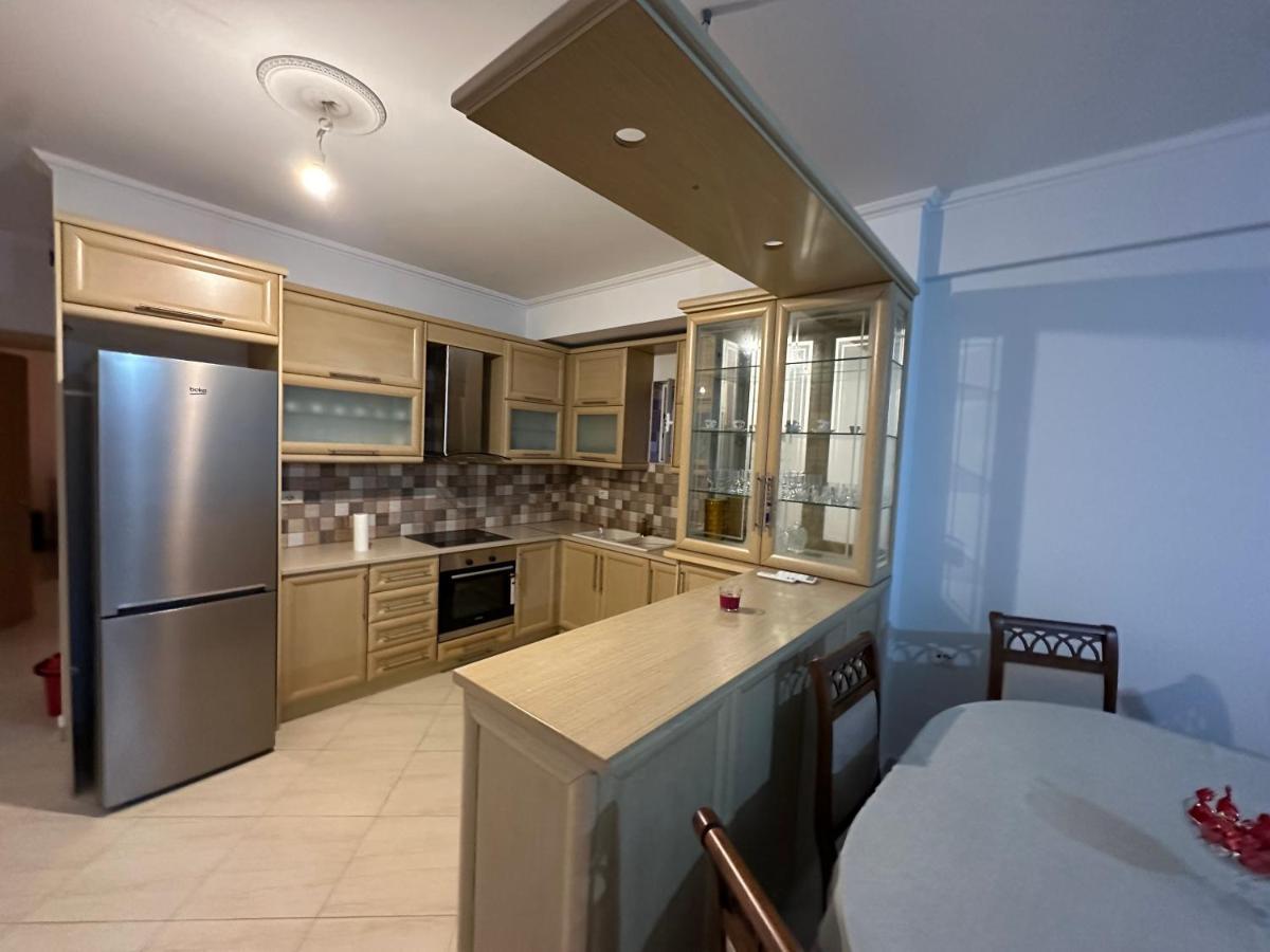 SarandëErmis Apartamentアパートメント エクステリア 写真