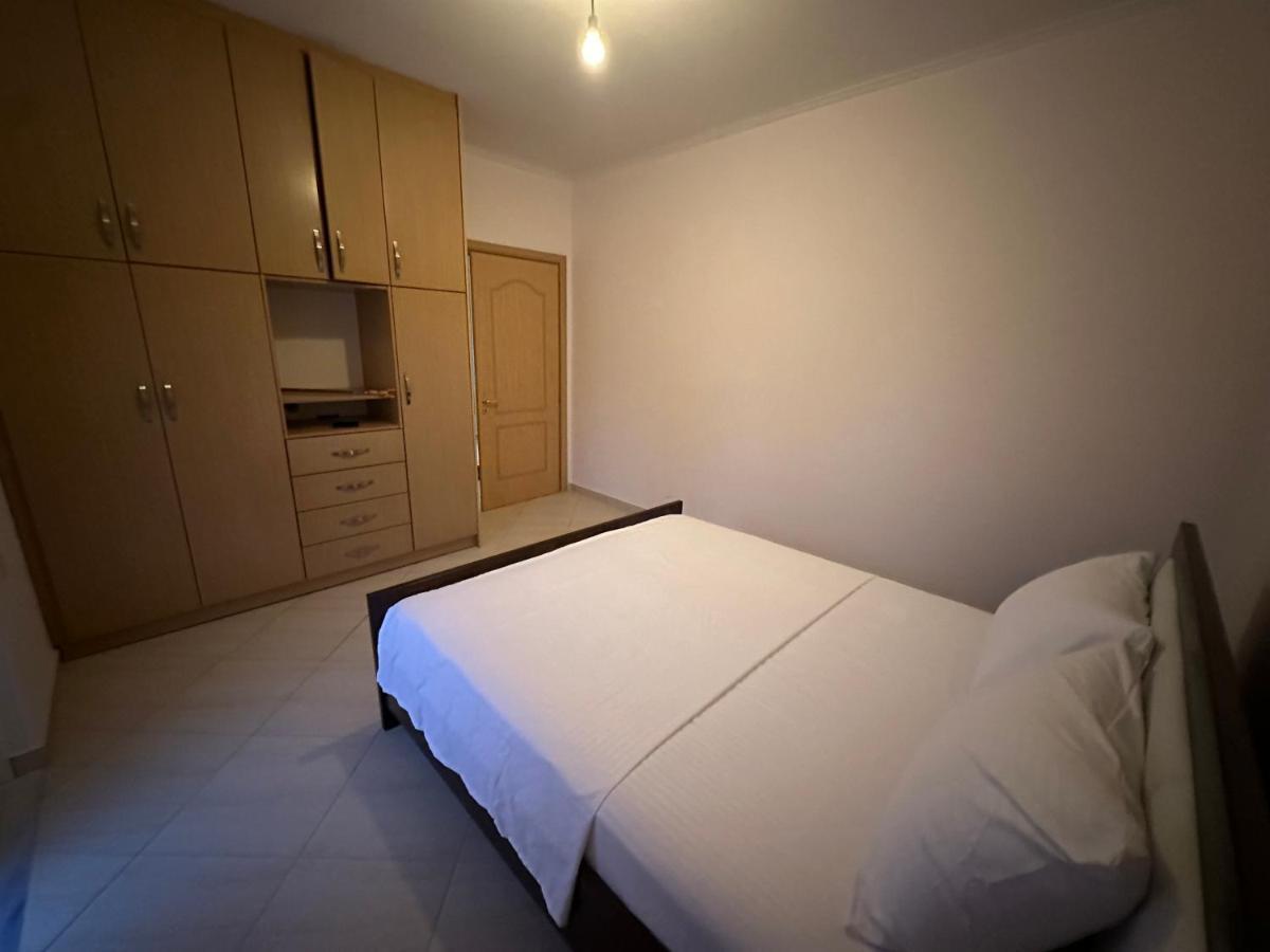 SarandëErmis Apartamentアパートメント エクステリア 写真