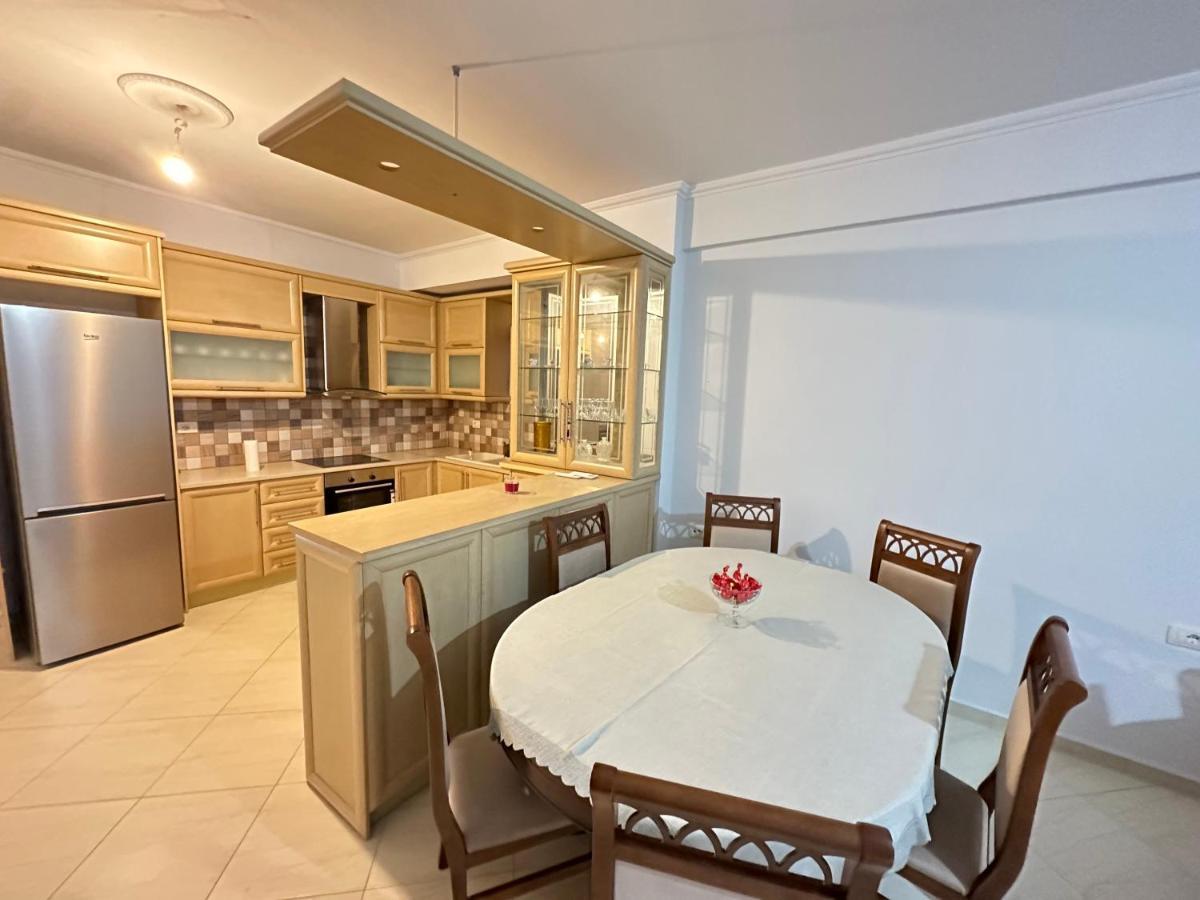 SarandëErmis Apartamentアパートメント エクステリア 写真
