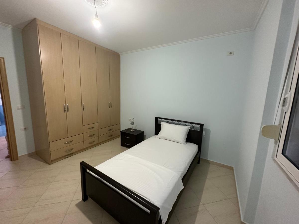 SarandëErmis Apartamentアパートメント エクステリア 写真